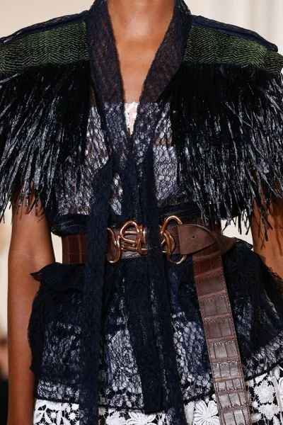 Look 17